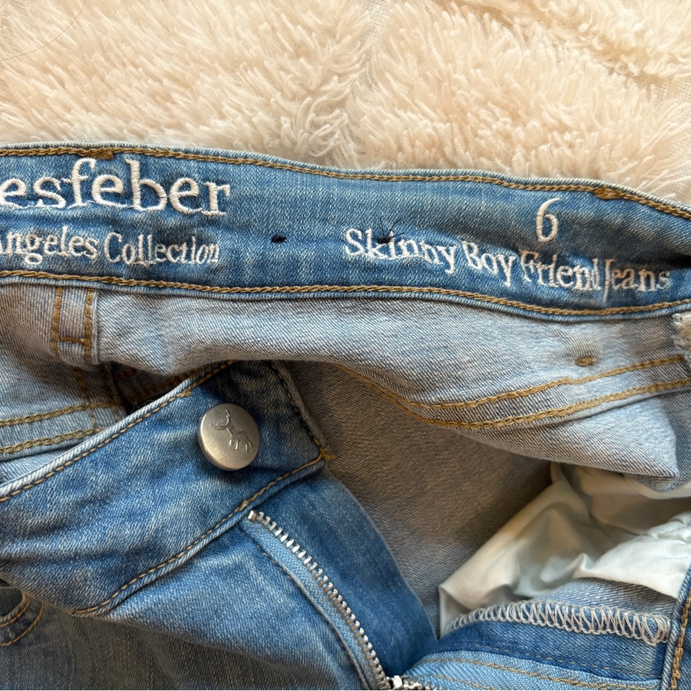 Jeans - Picture 3 of 3